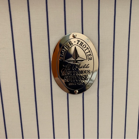 Like new Globetrotter Suitcase - Picture 10 of 10